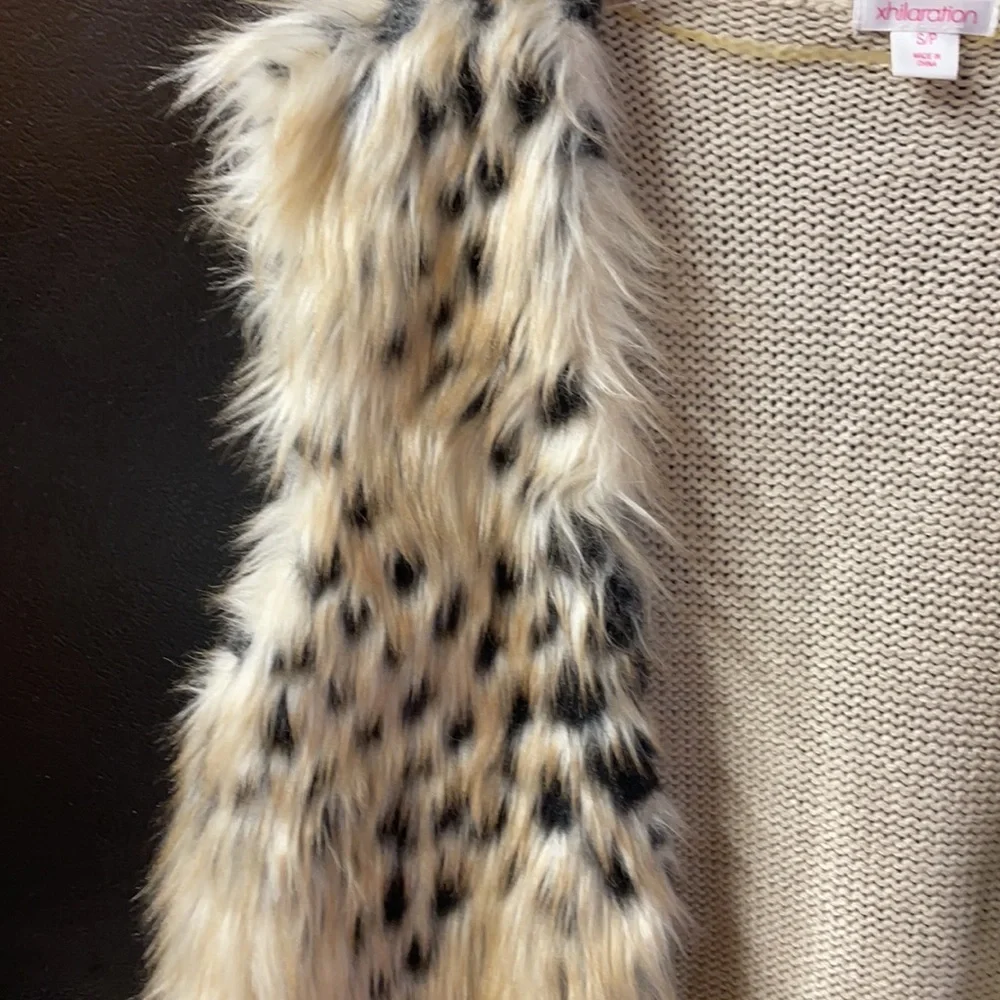 Vest - Picture 2 of 4